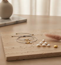 Cargar imagen en el visor de la galería, Pulsera Inicial con Perla