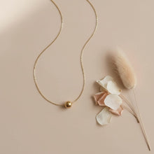 Cargar imagen en el visor de la galería, Collar Bola Dorada