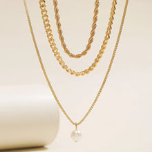 Cargar imagen en el visor de la galería, Collar Triple Alexandria