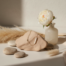 Cargar imagen en el visor de la galería, Pulsera Linea de Perlitas