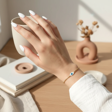 Cargar imagen en el visor de la galería, Pulsera Ojito Ovalado de Madre Perla y Miyuki