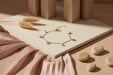 Cargar imagen en el visor de la galería, Pulsera Ojitos Colgantes