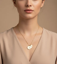 Cargar imagen en el visor de la galería, Collar Personalizable 3 Monedas Familia