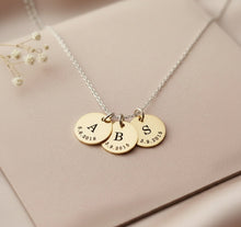 Cargar imagen en el visor de la galería, Collar 3 Monedas Inicial y Fecha