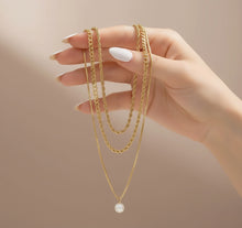 Cargar imagen en el visor de la galería, Collar Triple Alexandria
