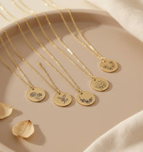 Cargar imagen en el visor de la galería, Collar Monedita Serie Flores