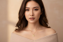 Cargar imagen en el visor de la galería, Collar Monedita Serie Figuras