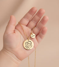 Cargar imagen en el visor de la galería, Collar Moneditas Mom