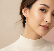 Cargar imagen en el visor de la galería, Aretes Colgantes Perlitas