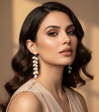 Cargar imagen en el visor de la galería, Aretes Cascada Perlas
