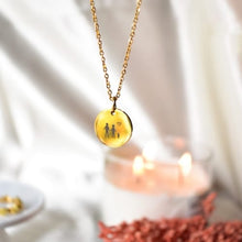 Cargar imagen en el visor de la galería, Collar Monedita Serie Familia